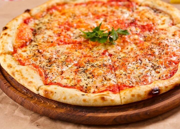 Вкусная итальянская пицца дома