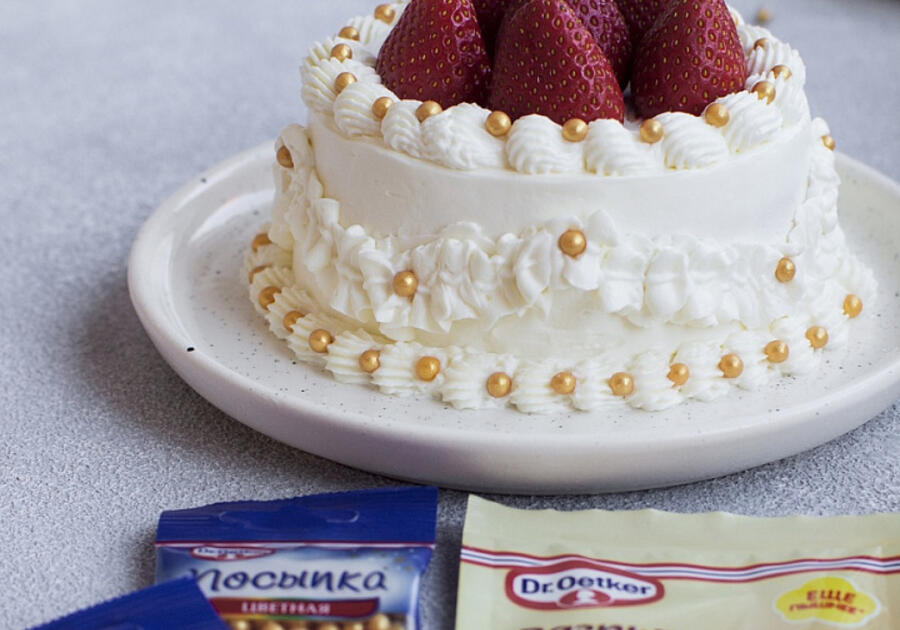 Готовый украшенный десерт