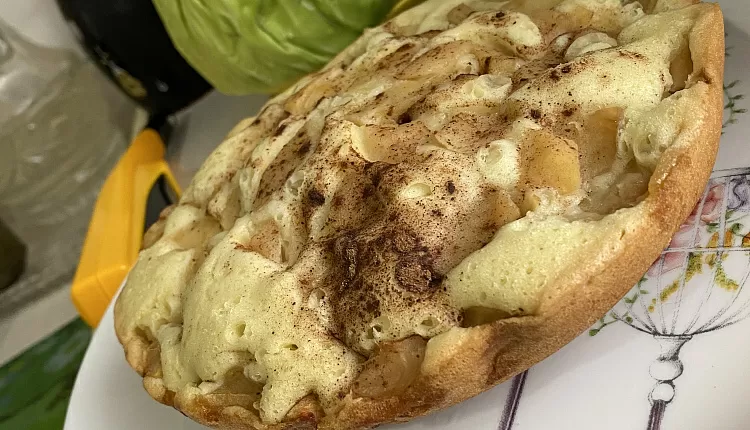 Классическая шарлотка с яблоками