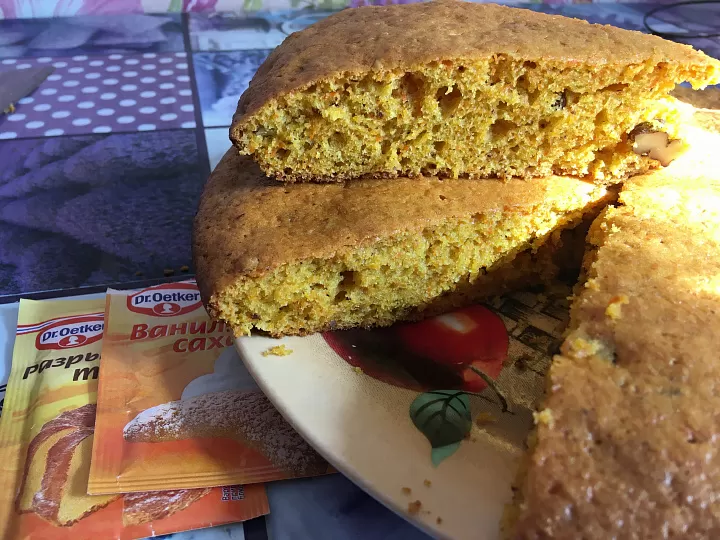Морковный пирог с грецкими орехами фото