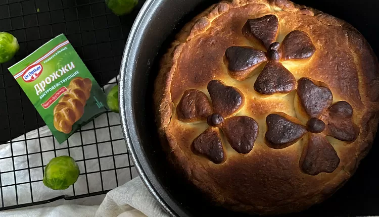 Закрытый пирог с капустой и яйцом