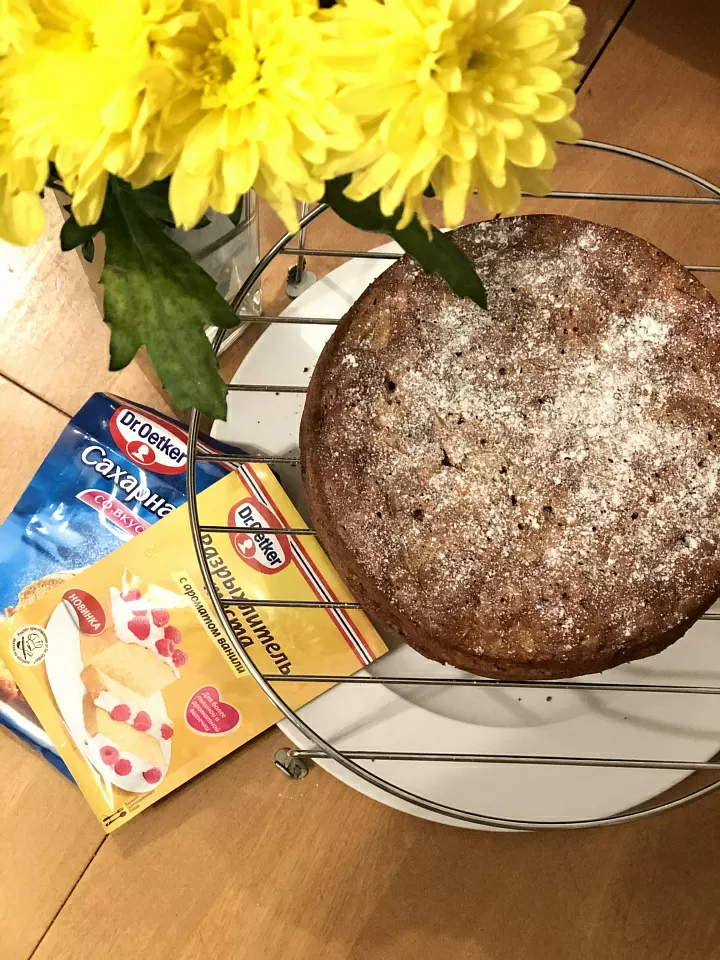 Шарлотка с изюмом и амаретто фото