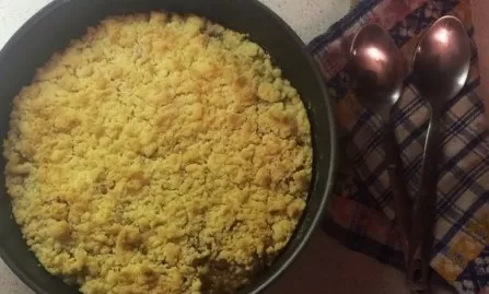 Крамбл с яблоками, грушей, орехами и корицей фото рецепта
