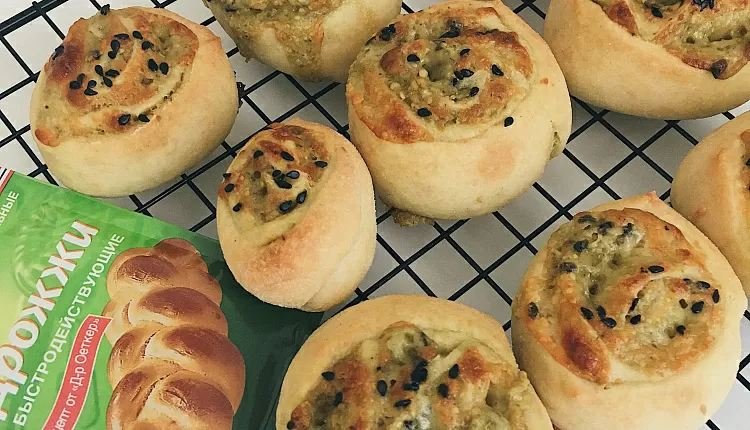 Рулетики с сыром и зеленью