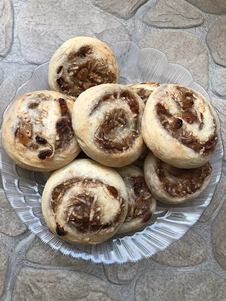 Булочки на бездрожжевом тесте с яблоками фото
