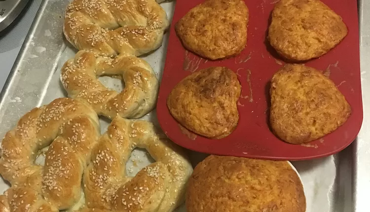 Бейгл с лососем и рукколой