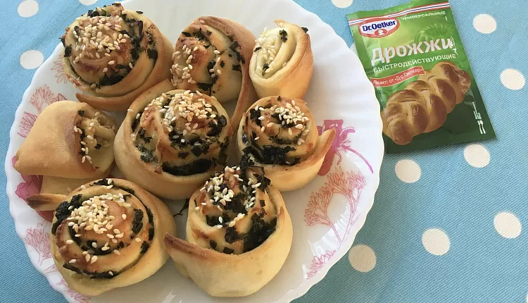 Рулетики с сыром и зеленью