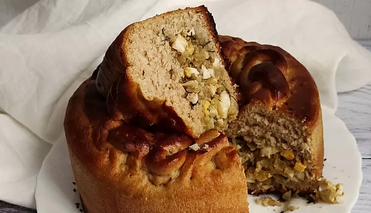 Закрытый пирог с капустой и яйцом