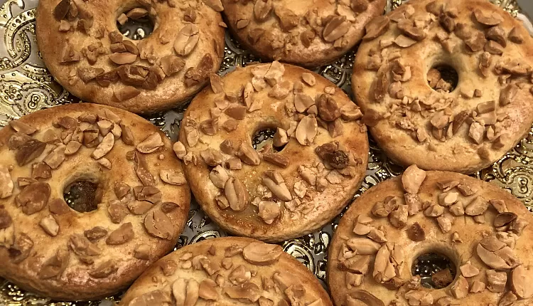 Песочное кольцо с орехами