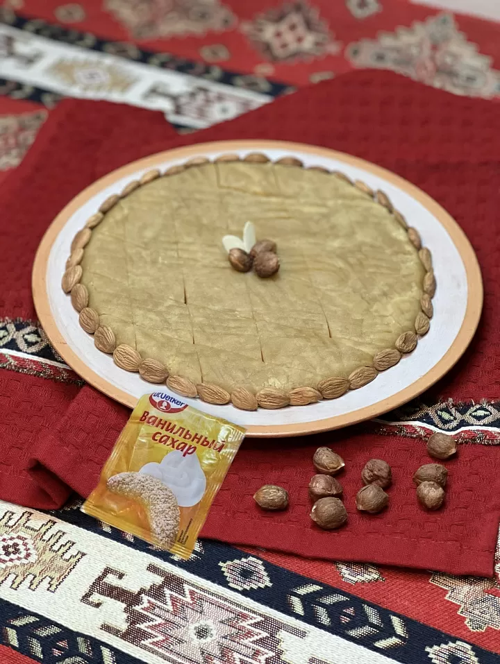 Мучная халва с вареньем  фото