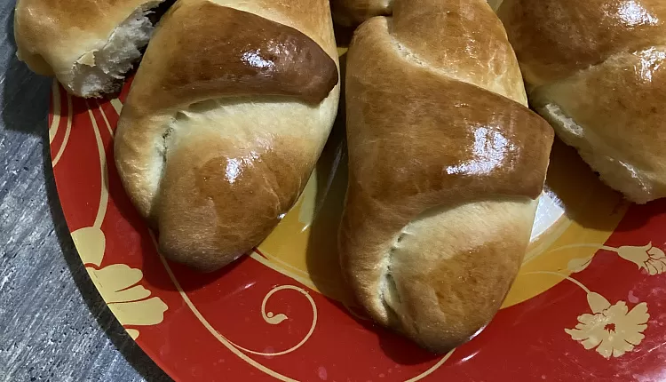 Творожные рогалики с земляничным вареньем