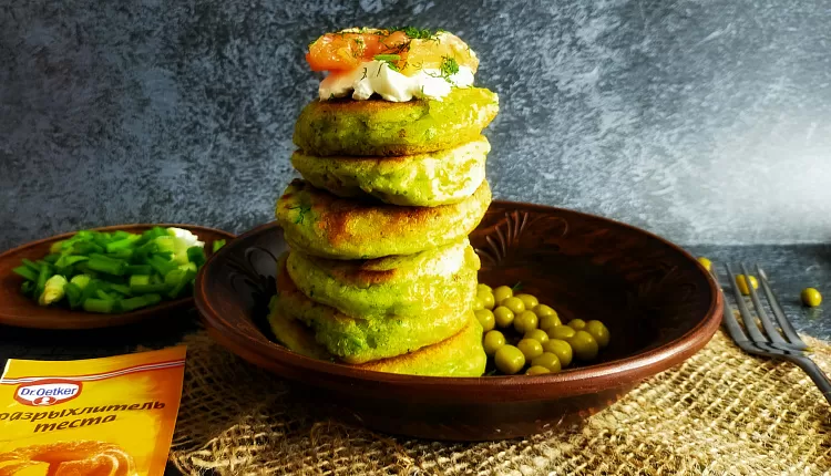 Сырные оладушки с зеленью