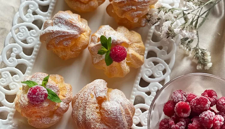 Эклеры любимые пирожные с заварным кремом