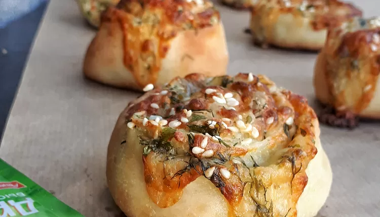 Рулетики с сыром и зеленью