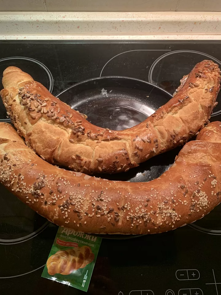 Не сладкий рогалик в духовке с кунжутом, семенами льна и подсолнечника  фото рецепта
