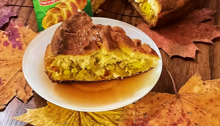 Закрытый пирог с капустой и яйцом