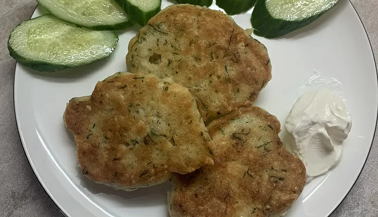 Сырные оладушки с зеленью