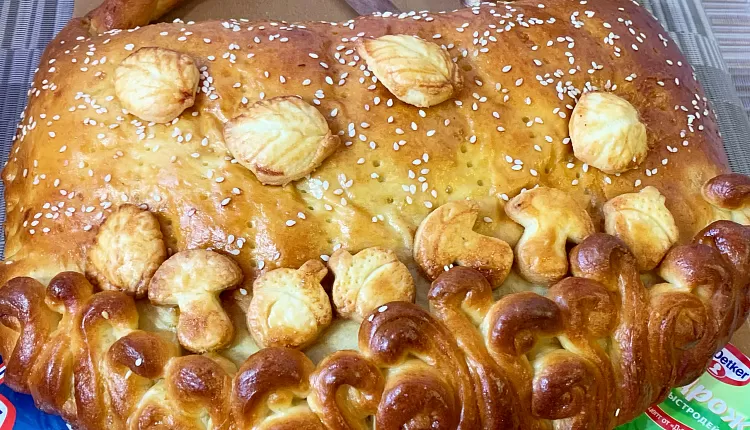 Закрытый пирог с капустой и яйцом