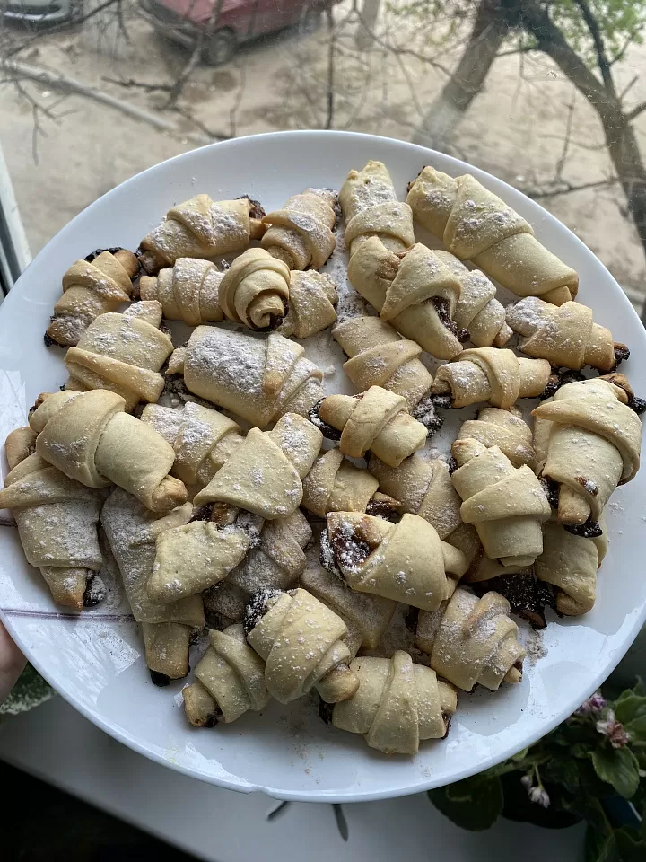 Рогалики со сгущёнкой  фото