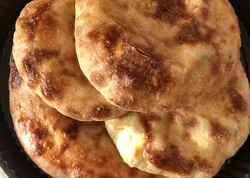 Лепешки с брынзой и другим сыром