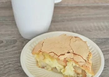 Шарлотка с яблоками