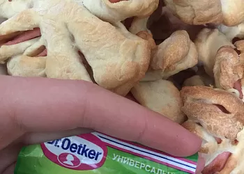 Колбаса в тесте в виде цветочка