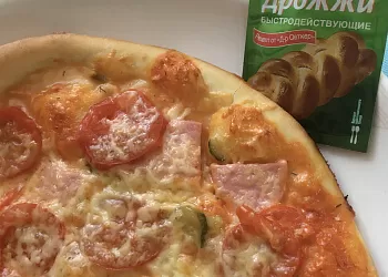 Пицца на тонком тесте 