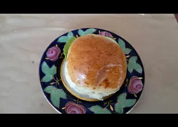 Морковная булочка