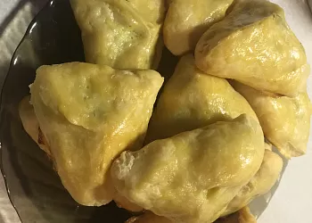 Треугольные пирожки с картошкой и луком