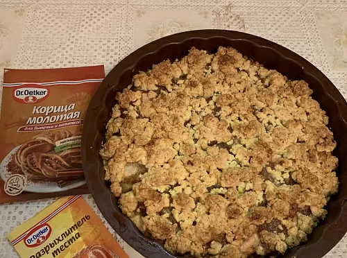 Фото рецепта Песочный , хрустящий , без дрожжевой торт  с обжаренными яблоками с корицей и лимонным соком 