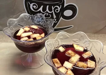 Вишневое желе с яблоком и корицей