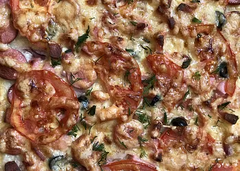 Пицца на тонком бездрожжевом тесте