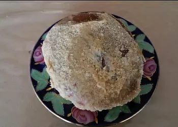 Домашняя булочка Бархат из клубники и меда