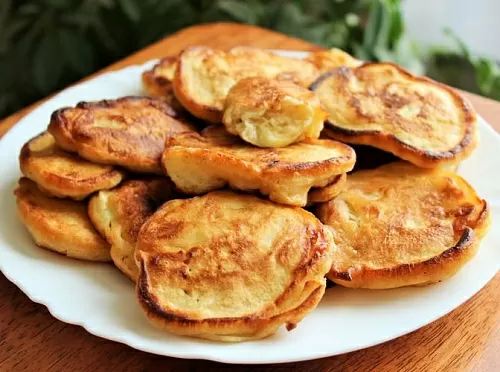 Фото рецепта Оладьи на кефире с яблоком  и корицей