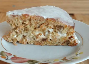 Морковный торт с орехами