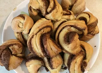 Сливочные булочки с корицей
