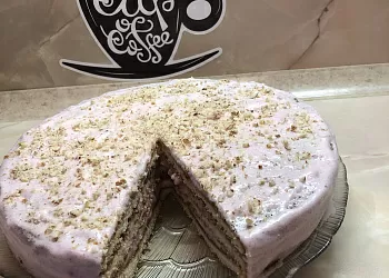 Вишнево-миндальный торт