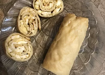 Блинный рулет с сырной начинкой в духовке