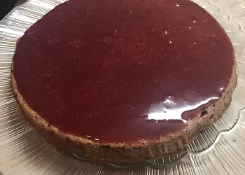 Тортик с вишнёвой заливкой без яиц и молочных продуктов 