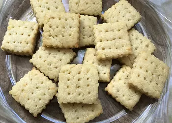 Сырные крекеры