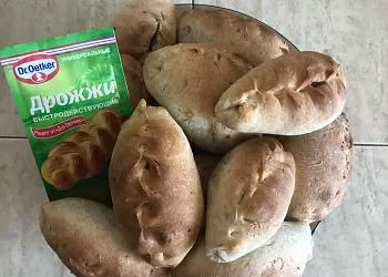 Мини-пирожки с капустой и яйцом