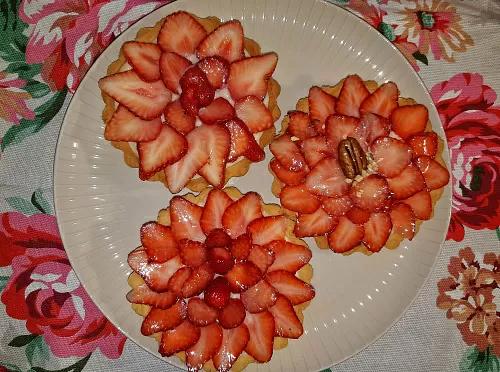 Фото рецепта Песочные корзиночки с заварным кремом «Конкурс Russell Hobbs»