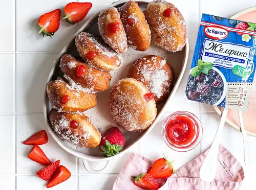 Пончики с клубничным джемом