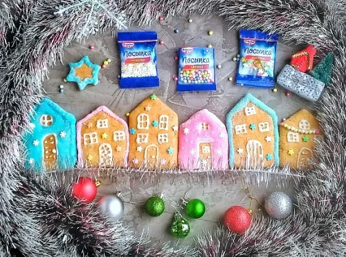 Фото рецепта Пряничный городок для торта «Шоколадный мандарин»