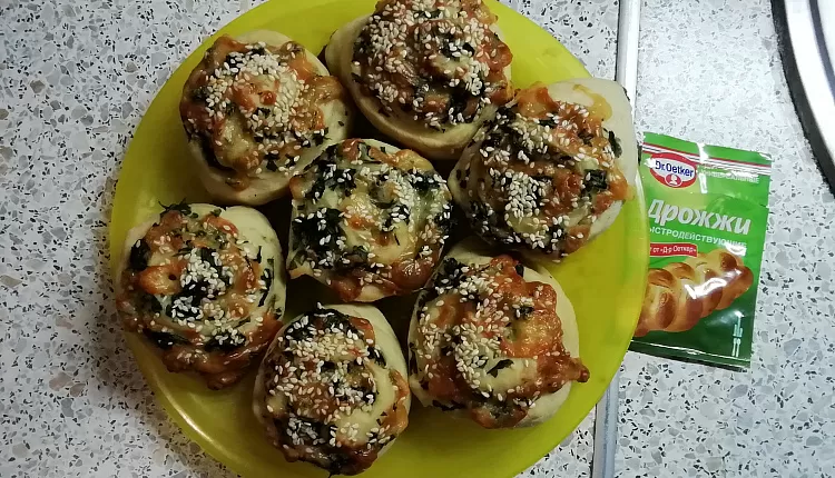 Рулетики с сыром и зеленью