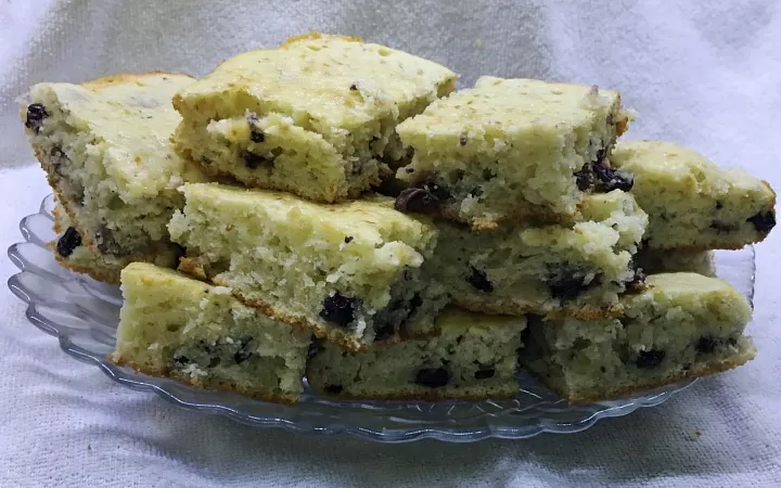 Сладкий пирог с изюмом фото