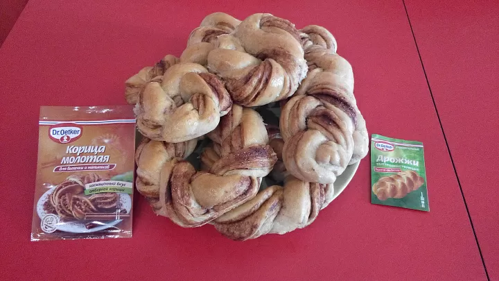 Плётенка с корицей из цельнозерновой муки с помощью хлебопечки  фото