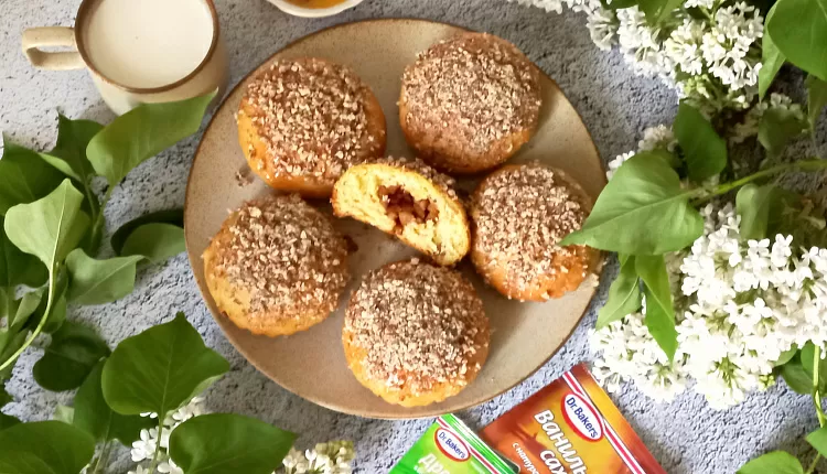 Яблочные булочки в медовой глазури 
