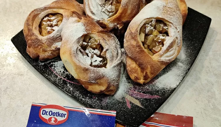 Пирожки с яблоками в духовке