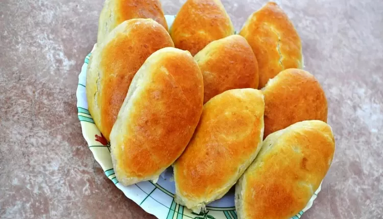 Пирожки с луком и яйцом